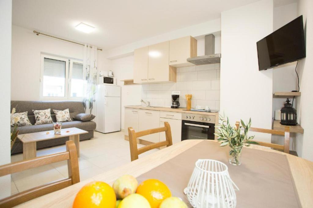 Apartments Panorama With Seasonal Pool Slatine Exterior foto