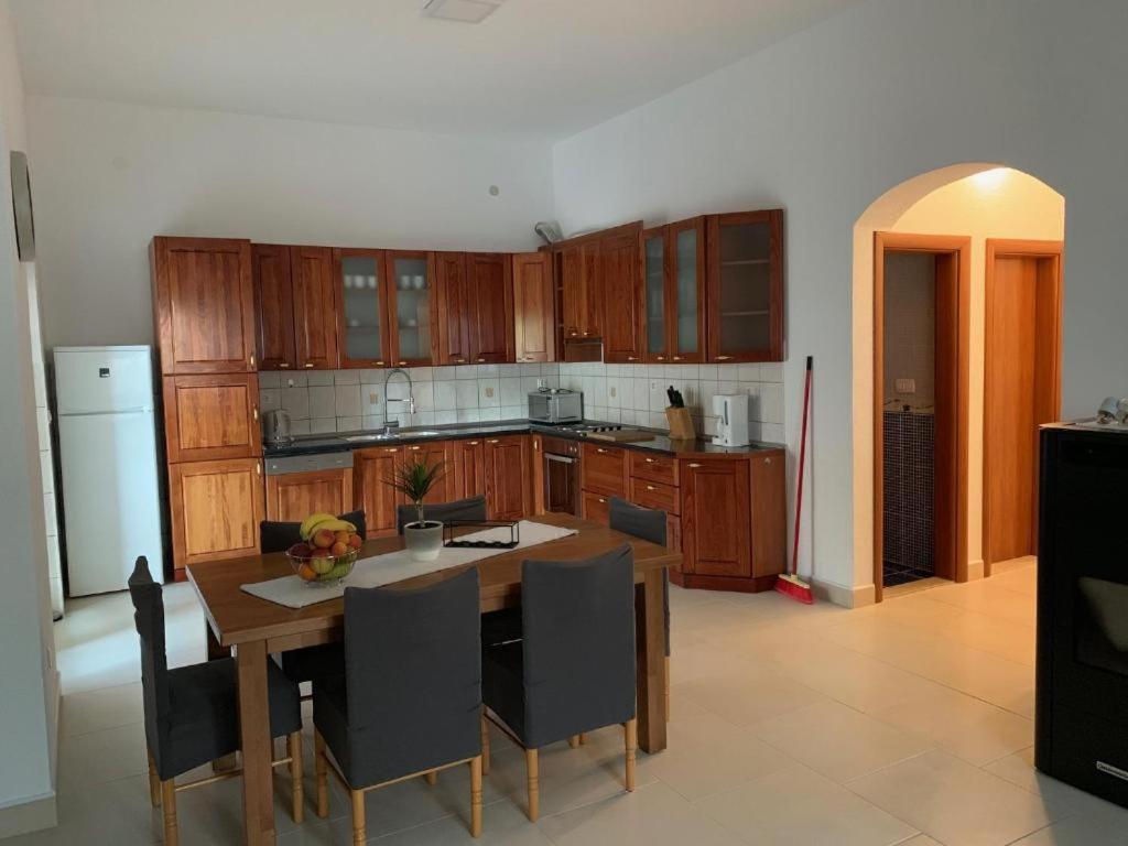 Apartments Panorama With Seasonal Pool Slatine Exterior foto