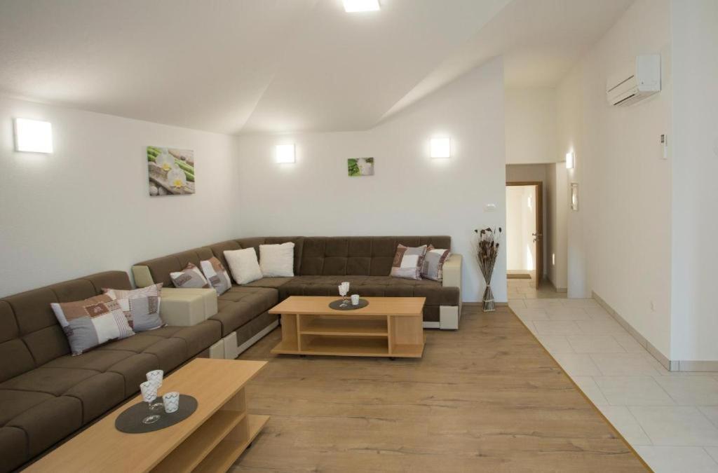 Apartments Panorama With Seasonal Pool Slatine Exterior foto